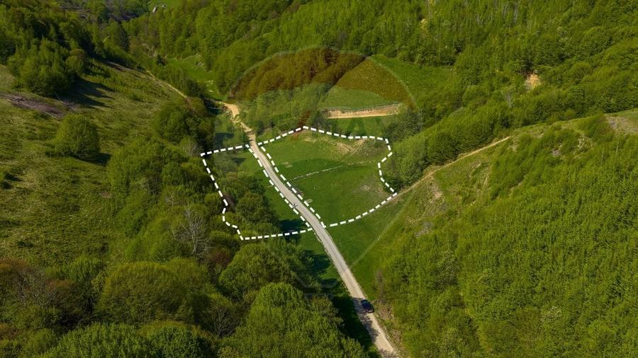 Teren agricol extravilan de 4363 mp, în Holbav