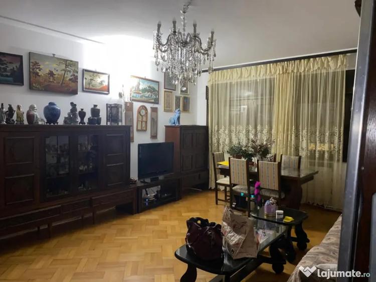 Apartament cu 4 camere semidecomandat în Universitate