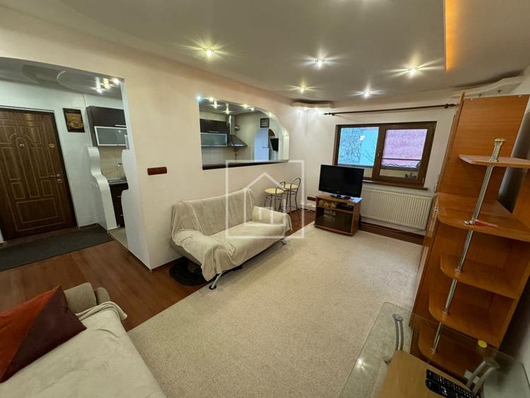 Apartament cu 3 camere decomandat, mobilat în Valea Aurie