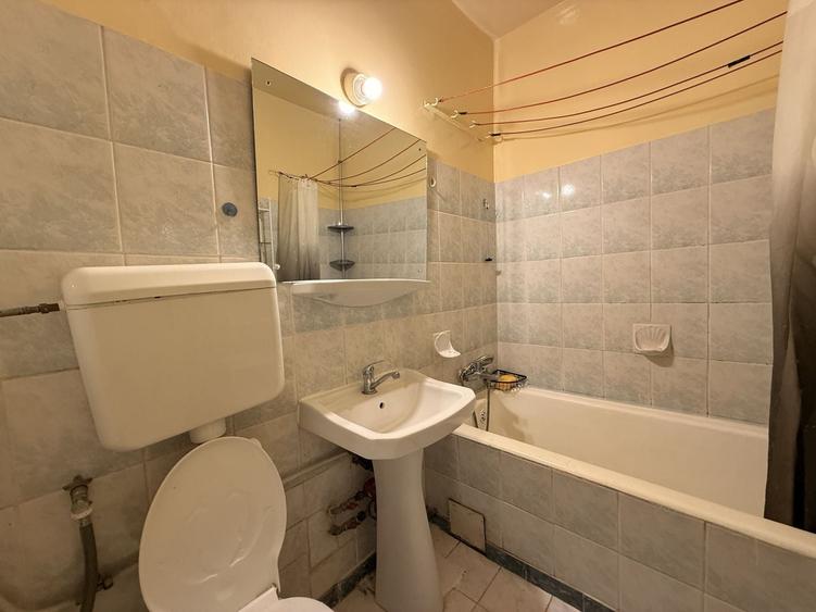 Apartament cu 2 camere semidecomandat, mobilat în 1 Mai