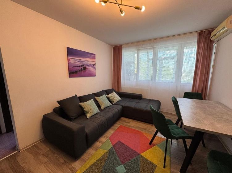 Apartament cu 2 camere semidecomandat, mobilat în Micro 16