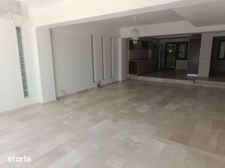 Casă cu 4 camere cu Teren 400 Mp în Central
