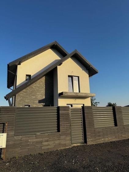 Casă cu 4 camere cu Teren 400 Mp în Domnești