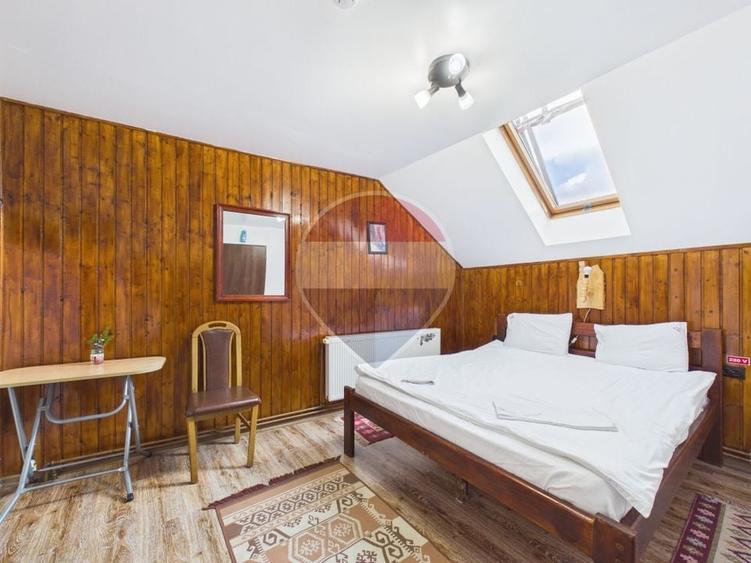 Hotel/Pensiune, de 4,535 mp, în Moroeni