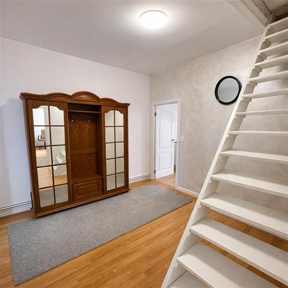 Casă individuală cu 6 camere cu Teren 435 Mp în Central