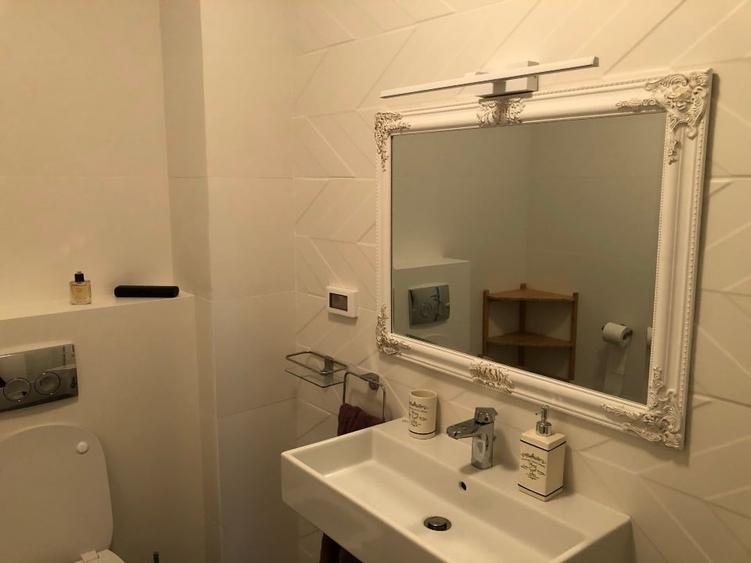 Apartament cu 2 camere semidecomandat, mobilat în Torontalului