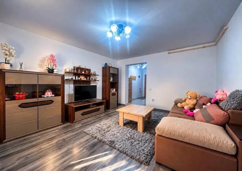 Apartament cu 2 camere decomandat, mobilat în Tractorul