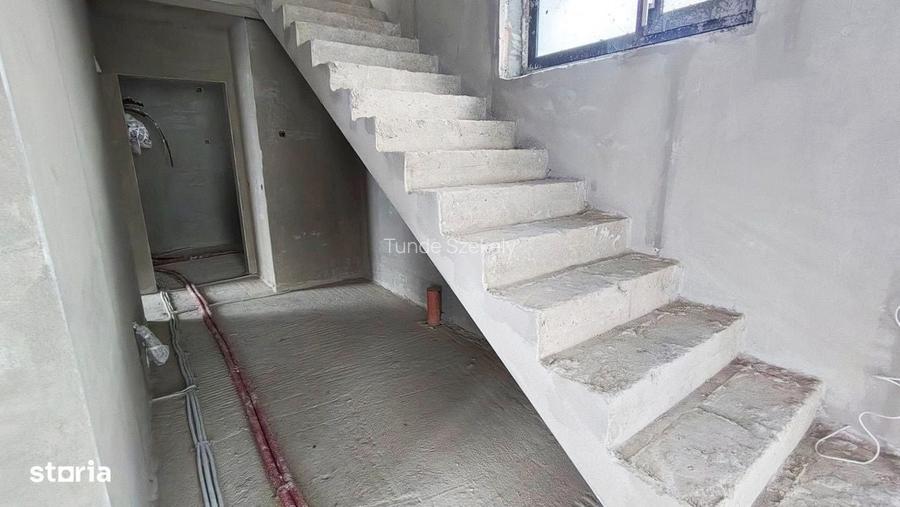 Case noi, cuplate, P+E, 130 mp utili/casa mp , curte, gradina, Europa