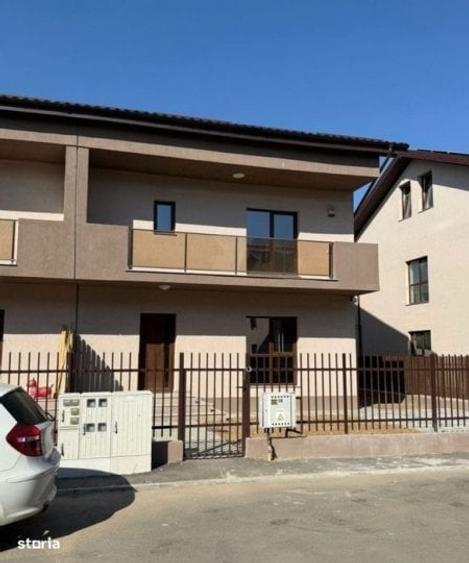Duplex cu 4 camere cu Canalizare în Dobroești