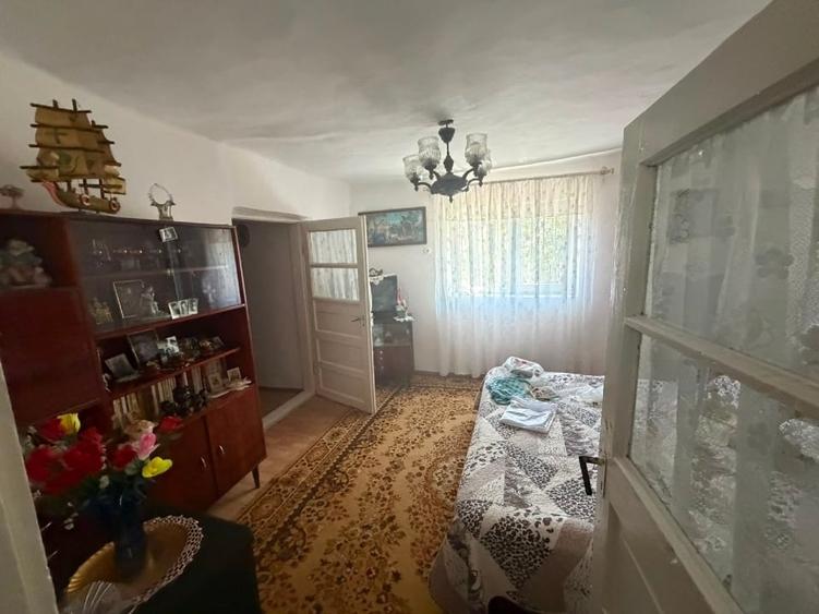Casă individuală cu 4 camere cu Teren 4680 Mp în Lanurile