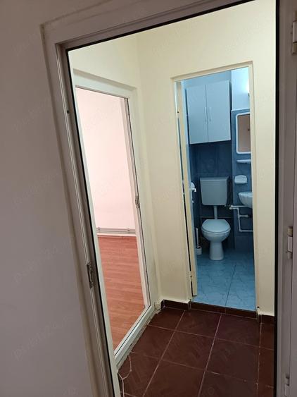 Apartament cu 2 camere semidecomandat în Fetești-Gară