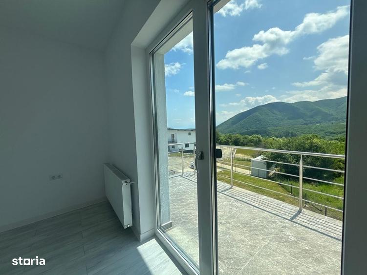 Casă cu 4 camere cu Teren 925 Mp în Cisnădioara