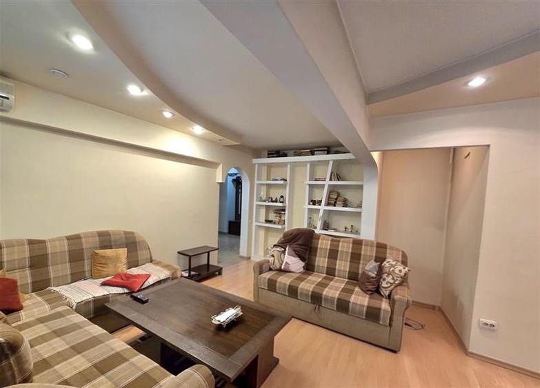 Apartament cu 3 camere decomandat, mobilat în Brâncoveanu