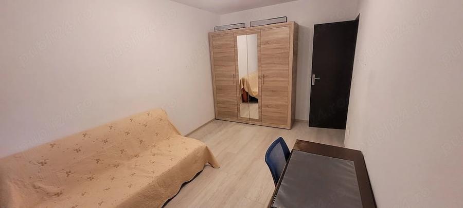 Apartament cu 3 camere decomandat în Micro 4