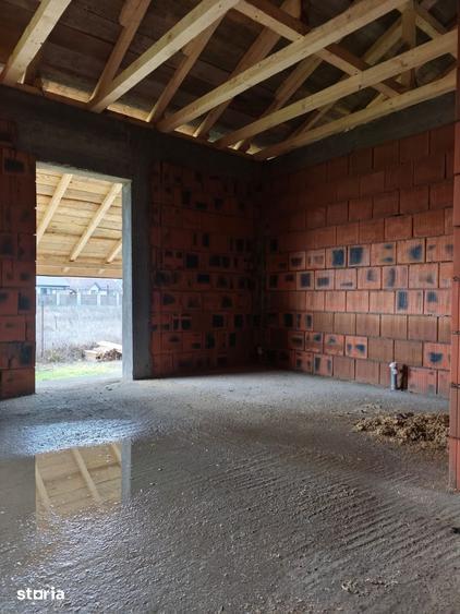 Casă cu 4 camere cu Teren 400 Mp în Crevedia