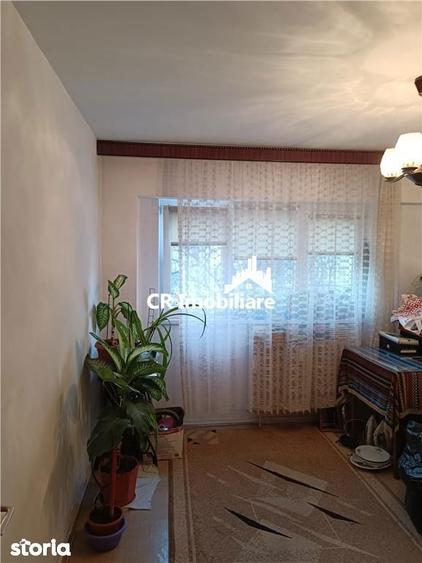 Apartament cu 3 camere semidecomandat în Dristor