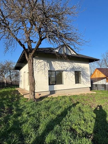 Casă individuală cu 6 camere cu Canalizare în Sud-Vest
