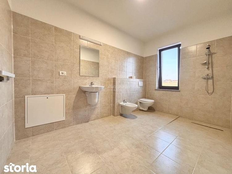 Casă cu 6 camere cu Teren 2310 Mp în Sânmartin