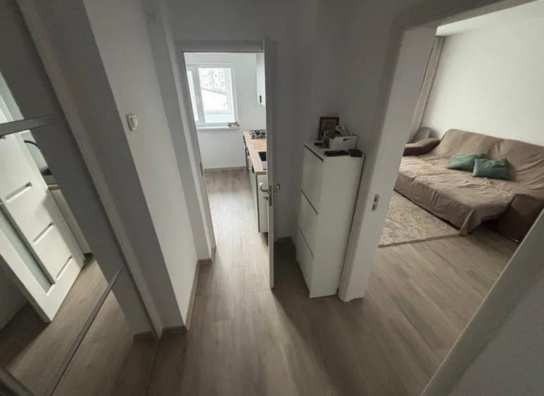 Apartament cu 2 camere semidecomandat în Gorjului