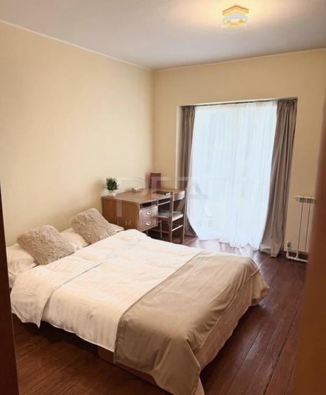 Apartament cu 4 camere decomandat, mobilat în P-ța Unirii