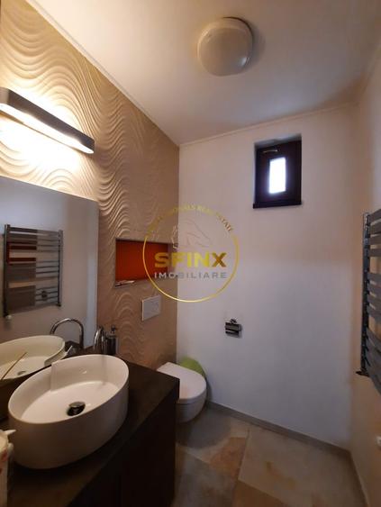 Casă individuală cu 8 camere cu Canalizare în Unirii