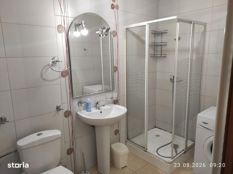Apartament cu 3 camere în Văcăresti