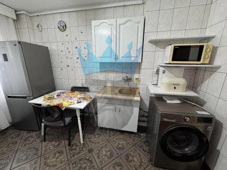 Apartament cu 3 camere decomandat în Cantacuzino