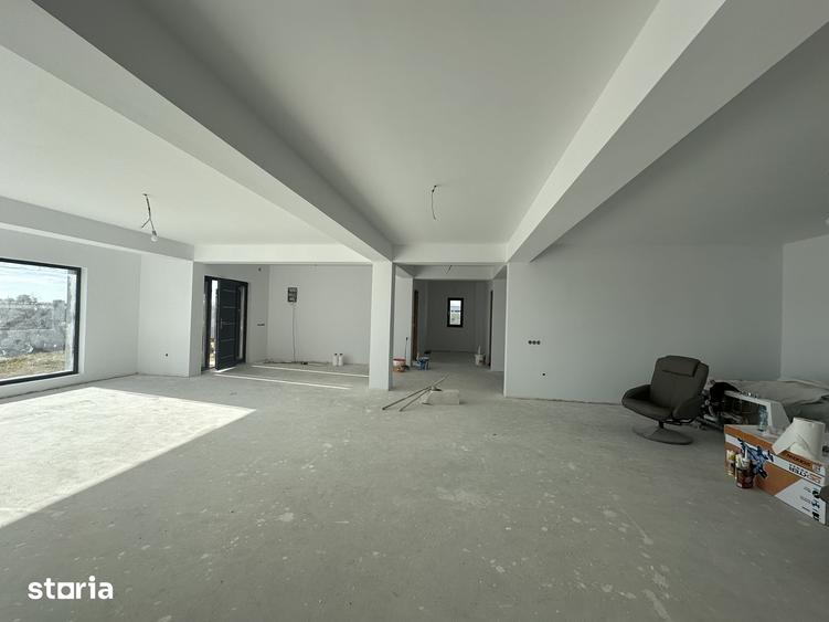 Casă cu 5 camere cu Teren 1045 Mp în Târgșoru Vechi