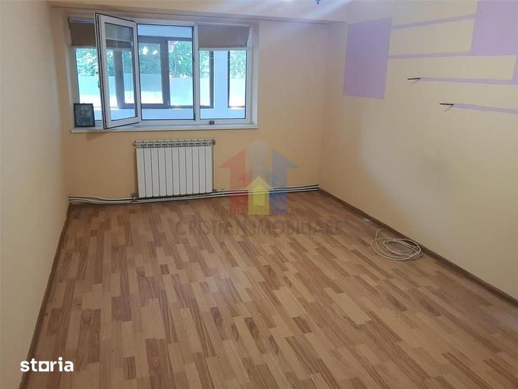 Apartament cu 3 camere semidecomandat în Apollo