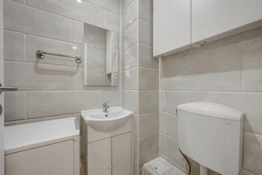 Apartament cu 4 camere semidecomandat în Lacul Tei