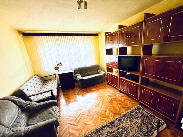 Apartament cu 3 camere decomandat în Vitrometan
