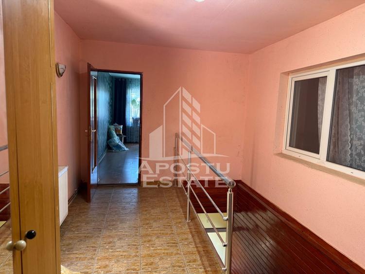 Casă individuală cu 7 camere cu Canalizare în Buziașului