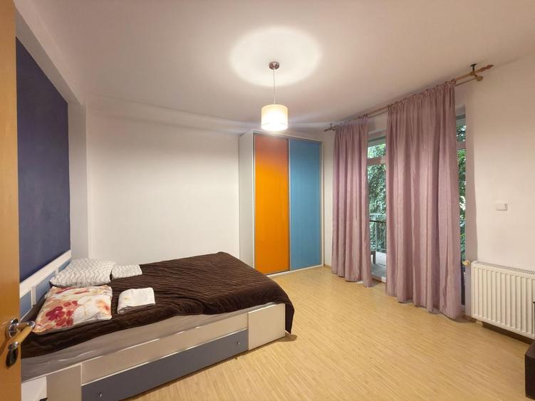 Apartament cu 3 camere decomandat în Girocului