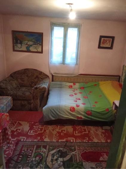Casă cu 4 camere cu Teren 1400 Mp în Varnița