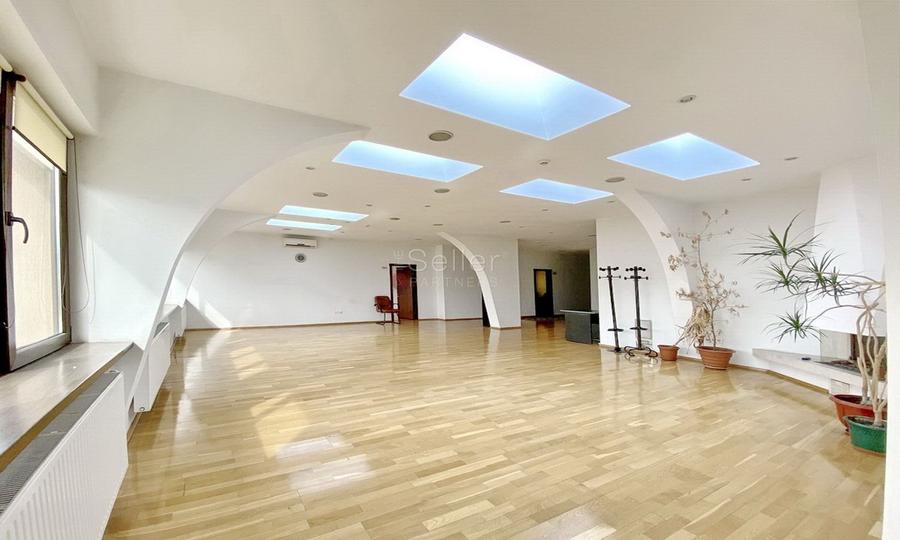 Birou, de 1,985 mp, în Blumăna