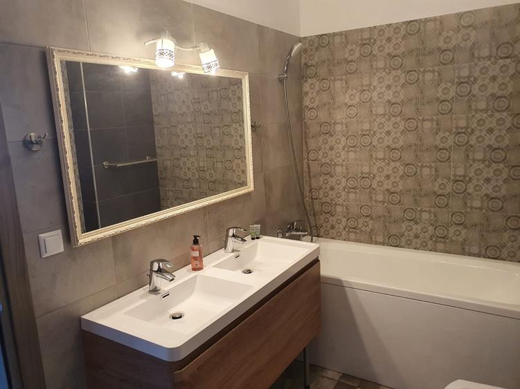Apartament cu 3 camere semidecomandat în Pipera