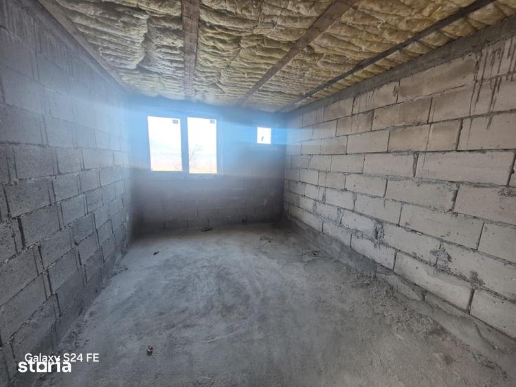 Casă cu 8 camere cu Teren 800 Mp în Central