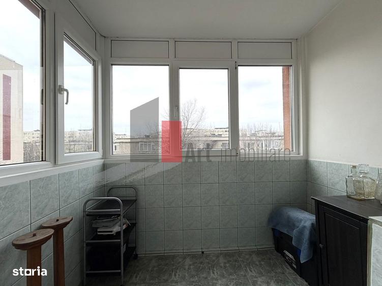 Apartament cu 4 camere decomandat în Berceni