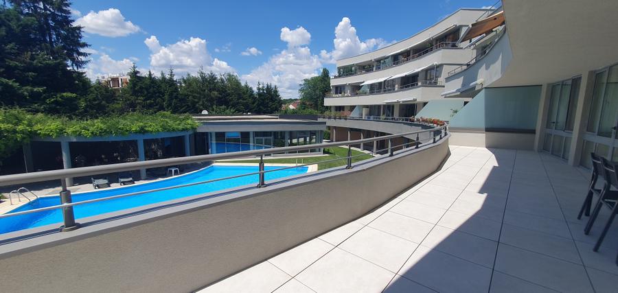 Apartament cu 3 camere decomandat, mobilat în Iancu Nicolae