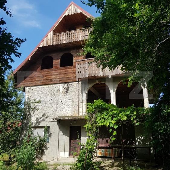 Teren Construcții intravilan de 2500 mp, în Bucium