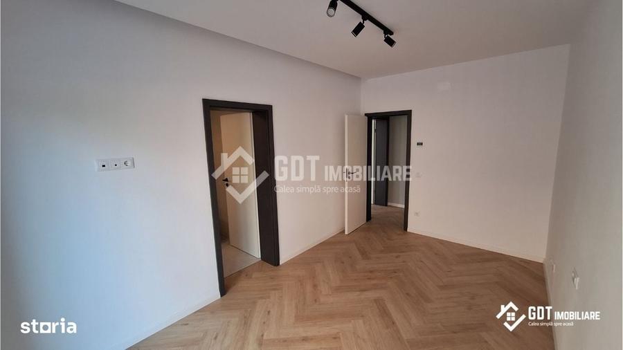 Casă cu 4 camere decomandat în Central