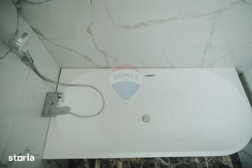 Casă cu 4 camere cu Teren 240 Mp în Central