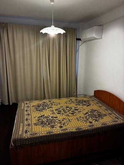 Apartament cu 3 camere decomandat în Calea București