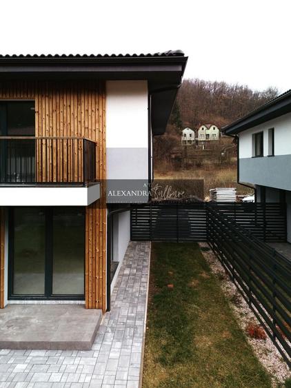 Duplex cu 4 camere cu Canalizare în Florești