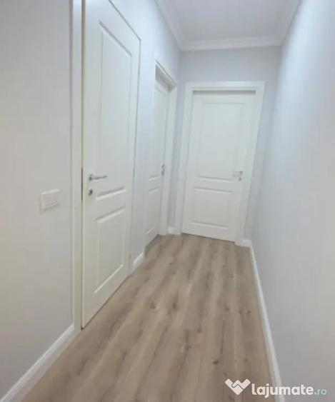 Apartament cu 3 camere semidecomandat în Dămăroaia