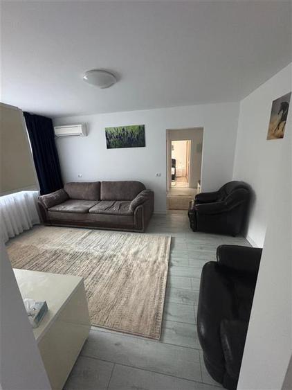 Apartament cu 3 camere semidecomandat, mobilat în Podu Roș