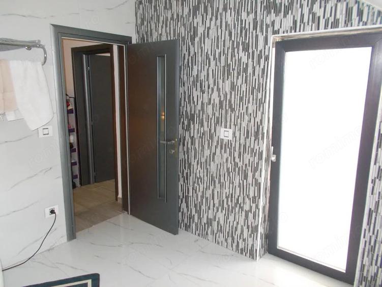 Casă cu 5 camere cu Teren 325 Mp în Parța