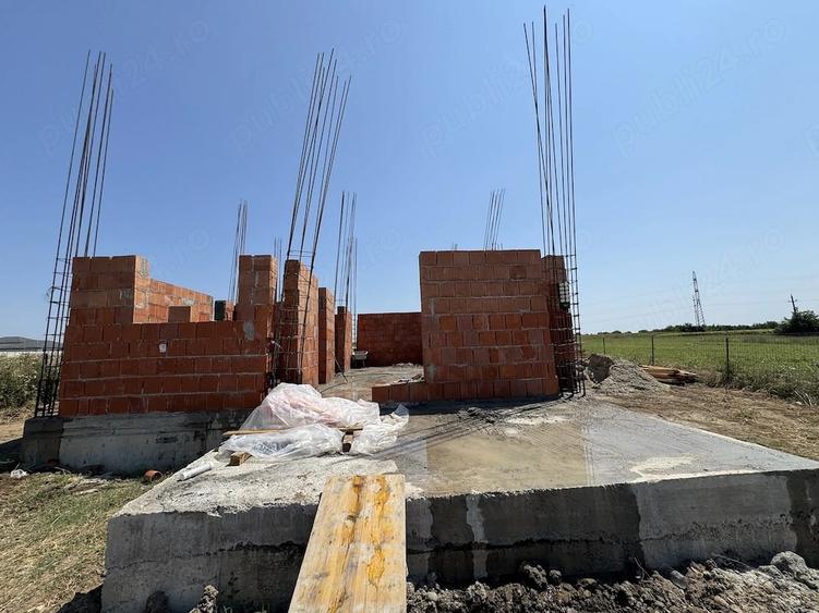 Vand teren intravilan de 450 mp cu casa P+1E in construc?ie - 1