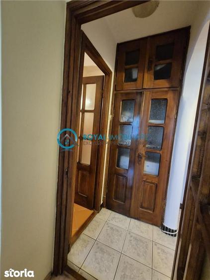 Apartament cu 3 camere decomandat, mobilat în Malu Roșu