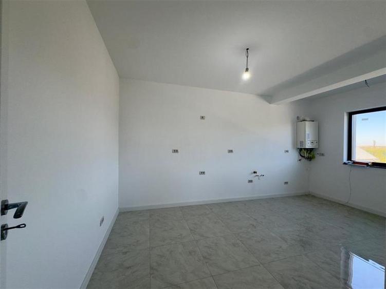 Casă individuală cu 4 camere cu Teren 660 Mp în Bârnova